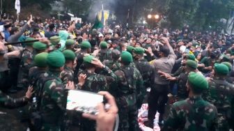 Bentrok di Depan Istana Bogor, Mahasiswa: Kita Berjuang untuk Orang Tua