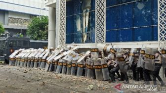 Demo Tolak UU Cipta Kerja Bentrok di Medan, Tiga Polisi Terluka