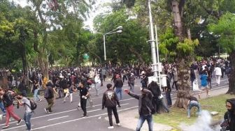 Demo Tolak Omnibus Law di Bali, Diwarnai Tembakan Gas Air Mata