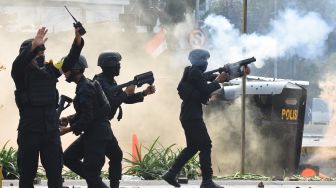 Kekerasan Polisi Kepada Jurnalis Saat Demo: Dianiaya, Alat Kerja Dirampas