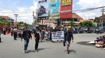 Massa SMI Ajak Pekerja Ikut Jogja Memanggil: Yang di Toko, Liburkan Diri