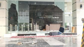 Gedung Kementerian ESDM Dirusak Massa, Komputer hingga Laptop Dijarah