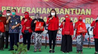 Ringankan Beban Seniman Jateng, Grace Batubara Beri Bantuan Sembako