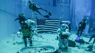 Misi ke Bulan 2024, NASA Menguji Pakaian Artemis di Bawah Air