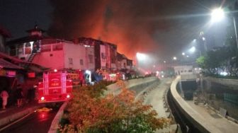 Dibakar saat Demo Tolak Omnibus Law, Kobaran Api Bioskop Senen Belum Padam
