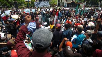 Selama 2020, 563 Orang Jadi Korban Kekerasan Aparat  Saat Demo Omnibus Law