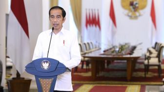 Jokowi Khawatir Berita Vaksin Corona Diplintir: Jangan Kayak UU Cipta Kerja