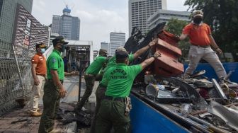 Demonstrasi Tolak UU Cipta Kerja Kemarin Hasilkan Sampah Hampir 400 Ton