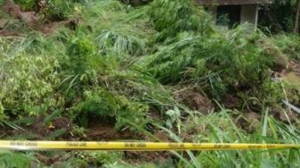 Tanah Longsor Terjang Karangasem, Seorang Warga Tewas