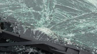 Merasa Tak Punya Musuh, Eks Anggota DPR Syok Lihat Mobil Dihancurkan Preman