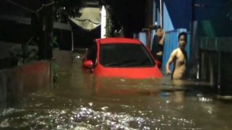 Banjir Rendam Ratusan Rumah di Ciganjur, 100 Warga Dievakuasi