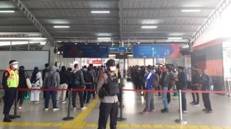 Hari Pertama PSBB Transisi, Begini Kondisi Penumpang di Stasiun Bogor