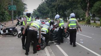 Dalih Takut Hilang, 69 Motor Pendemo Diangkut ke Polda Metro Jaya