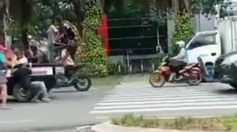 Linu Banget! Foto Detik-detik Bocah Terlindas Mobil di Alam Sutera