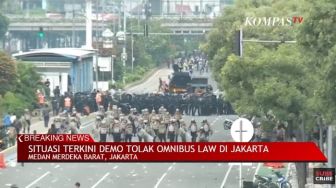 Pendemo UU Cipta Kerja Bentrok, Kawasan Patung Kuda Mulai Dikuasai Polisi