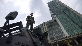 Khawatir Demo Rusuh, Mal-mal di Jakarta Dijaga Super Ketat TNI-Polri