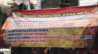 Massa 1310 Tolak Ciptaker Tuntut Jokowi Mundur, Istana: Kelewatan!
