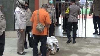 Diciduk Polisi Gegara Ikut Demo, Pelajar Sujud ke Orangtua Usai Dipulangkan