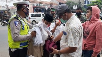 Amankan Pelajar di Angkot Dugaan Ikut Demo, Polisi Malah Temukan Baju Koko