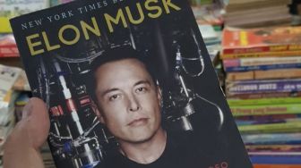 Best 5 Oto:  Elon Musk Difilmkan, Channing Tatum dan Tom Cruise Geber Motor