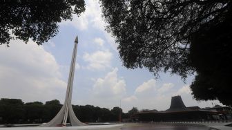 Suasana di area Taman Mini Indonesia Indah (TMII), Jakarta, Rabu (14/10/2020). [Suara.com/Angga Budhiyanto]