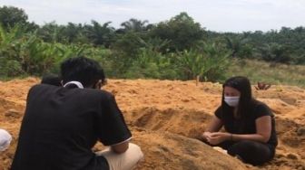 Desi Ratnasari Khawatir Sang Ayah Meninggal bukan karena Covid-19