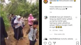 Demi Cinta Sejati, Rombongan Pengantin Bawa Seserahan Mendaki Gunung Semeru