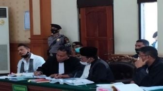 5 Fakta Sidang Jerinx Kemarin, Tangis Haru hingga Didatangi Rina Nose