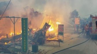 Kompor Meleduk, Tujuh Ruko Ludes Dilalap Api di Kerinci Kota