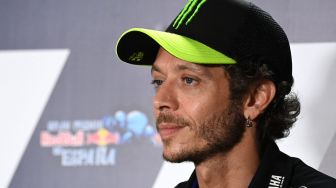 Dalam file foto yang diambil pada 16 Juli 2020 ini, pebalap Monster Energy Yamaha Italia, Valentino Rossi menghadiri konferensi pers di arena pacuan kuda Jerez di Jerez de la Frontera menjelang Grand Prix Spanyol. [Foto/AFP]