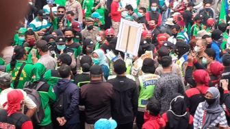 Temui Pendemo, Bupati Bogor: Saya Janji Akan Terus Kawal Perjuangan Buruh