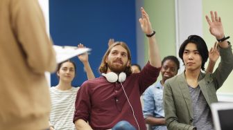 Cara Mudah Menggunakan Fitur Raise Hand di Zoom