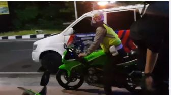 Kawasaki Ninja 2 Tak Kena Tilang Gara-gara Knalpot, Begini Respons Warganet