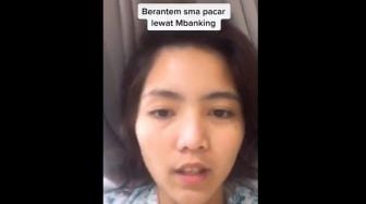 Anti Mainstream! Lagi Marahan, Pasangan Ini Berantem Lewat M-Banking