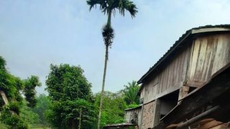 Rumah Warga di Baturaja Barat Terancam Longsor saat Hujan