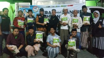 ACT bagikan beras di Pondok Pesantren Al-Hamdaniyah Sidoarjo