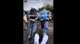 Santuy, Viral Video Pria Naik Gunung tapi Cuma Duduk, Ditarik Warga ke Atas