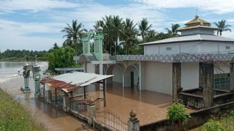 Tanggul Sungai Saddang Jebol, Masjid dan Rumah Warga Pinrang Kebanjiran