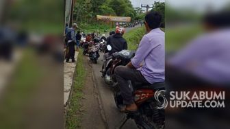 Pohon Randu Tumbang, Macet Panjang di Ruas Jalan Surade-Ciracap Sukabumi