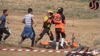 Viral Balapan Motocross Berakhir Jadi Ring Tinju, Penonton Ikut Bentrok