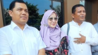 Agen Travel Ungkap Alasan Okie Agustina Gagal Berangkat Umrah