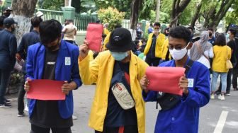 BEM Se-Kalsel Kasih 'Kartu Merah' untuk Setahun Pemerintahan Jokowi-Maruf