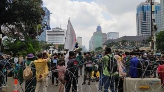 Ada Mobil Taktis di Patung Kuda, Mahasiswa: Hey Tayo Dia Bus Kecil Jahat!