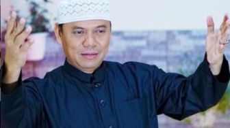 Gus Nur Tantang Anies Baswedan Potong Jari Kelingking, Singgung KKN dan Hutang Negara