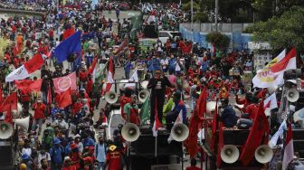 Buruh Demo Besar-besaran ke Istana saat Jokowi Teken UU Ciptaker 28 Oktober