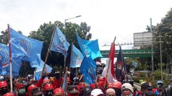 Longmarch ke Kawasan Istana, Buruh: Omnibus Law Lebih Berbahaya dari Covid!