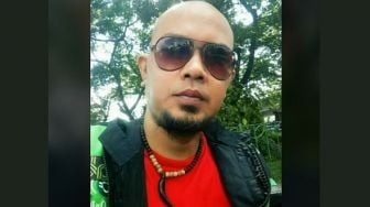 Driver Ojol Ini Dinilai Mirip Artis, Warganet: Ahmad Dhani KW