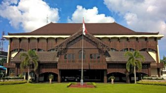 Relaksasi Sektor Usaha di Era Normal Baru