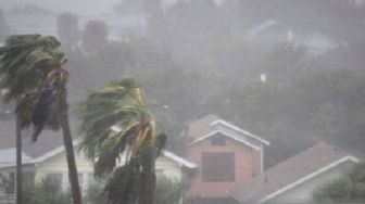 BMKG: Waspada Cuaca Ekstrem di Tangerang Raya, di Rumah Aja