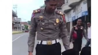 Tertangkap Basah Berbonceng Tiga, Bocah SD Ini Nangis di Depan Polisi